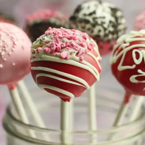 Valentine’s Day Oreo Cookie Pops