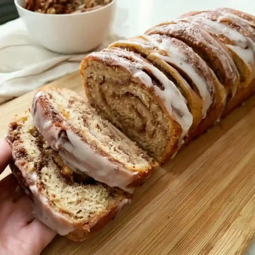 Cinnamon roll banana bread